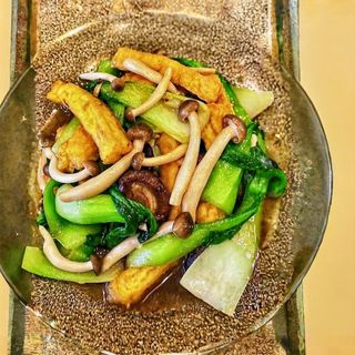 32.Tofu w sosie słodko-kwasnym z warzywami