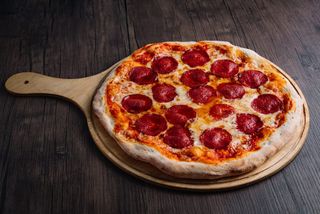 1x პიცა "პეპერონი" 40 სმ + 2x კოკა-კოლა, 0.5ლ