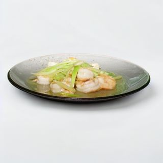 Gamberi con zenzero e cipolle