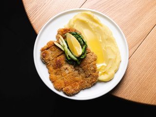 Шніцель зі свинини з картопляним пюре (350г)