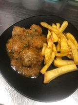 Albóndigas con patatas fritas