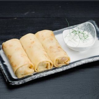 Млинці з курячим рієтом та сметаною