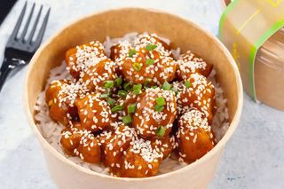 ქათამი ნაგეტსი ტკბილ-ცხარე სოუსით