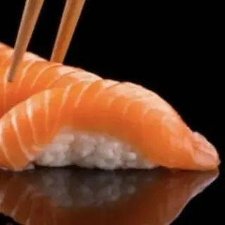 E6. Sushi De Salmón (4  Uds.)