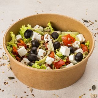 Insalata greka + piadina ad accompagnare, ricetta di Nonna Gemma