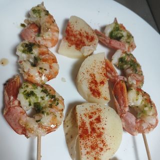 2 brochetas de gambón