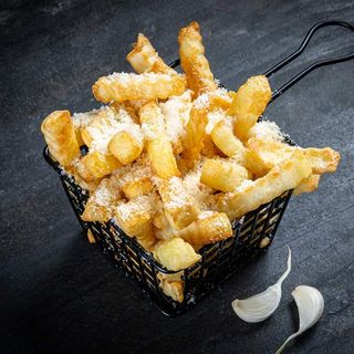 Cartofi french cu usturoi si parmezan