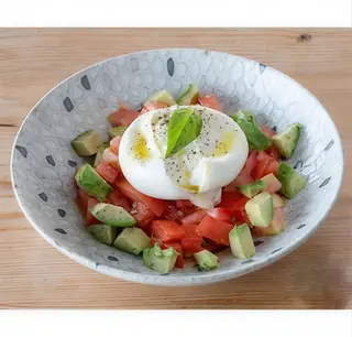 Ensalada Burrata Con Aguacate