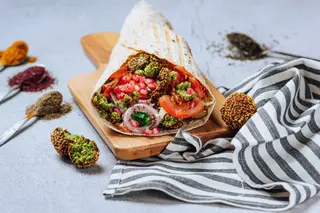 Falafel cu Salata de Vinete si Rodie la Lipie