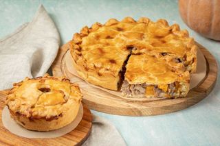 Pie With Slow Cooked Beef And Pumpkin/პეროგი საქონლის ხორცით და გოგრა 