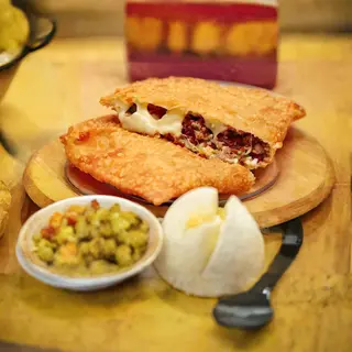 Pastel de Carne com Queijo