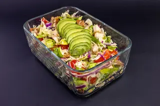 Chicken avokado salata