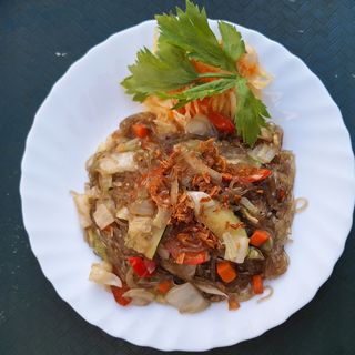 Makaron sojowy z wołowiną (48)