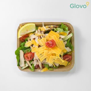 Салата с пиле