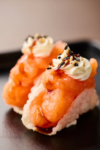 Tacos (croccante gyoza) con tartare di salmone - 2 pezzi