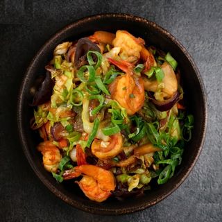 Gambas com legumes na chapa