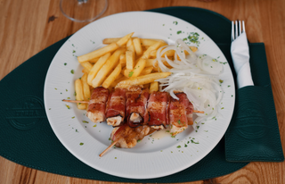 Pileći ražnjić u slanini