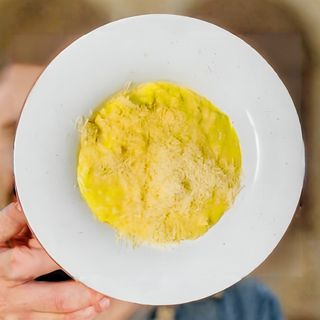 Жълто ризото с пилешко месо и гъби (350г)