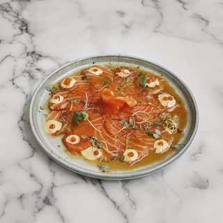 USUZUKURI DE SALMÓN (10PZS)