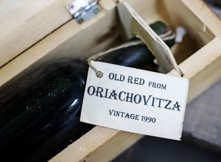 Старо Червено Вино От \Оряховица\" 0.75Л + Кутия  1990Г"