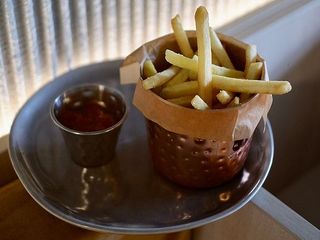 Картопля фрі з томатним соусом (150g)