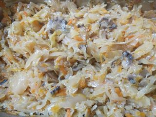 Капуста тушена з грибами (200г)