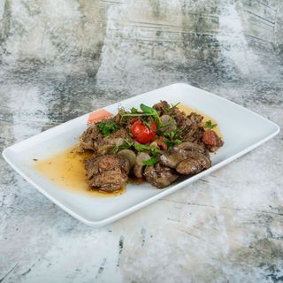 Ficăţei de pui cu ceapă şi roşii