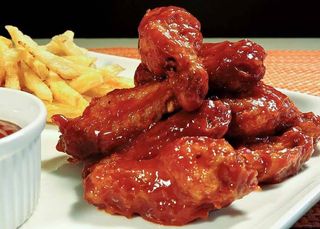 Alitas BBQ con papas fritas 7 pezzi