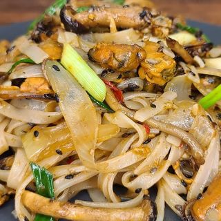 Удон з мідіями по тайськи (320г)