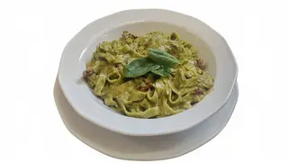 Tagliatelle ze szpinakiem i suszonymi pomidorami