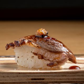 Nigiri de magret de pato y foie