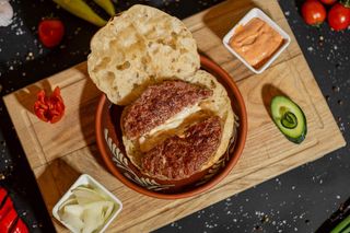 Combo Pljeskavica punjena Edamer sirom (250gr)