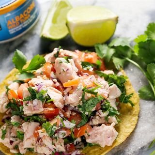 Tostadas cu ton si tortilla  (putin picanta)