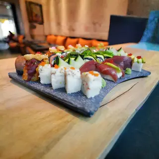 Assortiment Family Sushi, Nems Et Brochettes