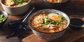 рамен с курицей на сливочно-сырной основе