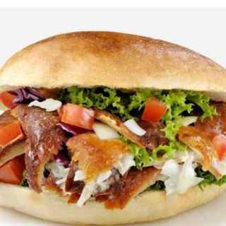 Panino con kebab oppure falafel