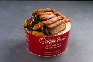 Rata crocanta pe pat de legume si orez