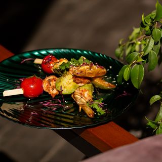 Сатай з креветкою авокадо та томатом(310гр)