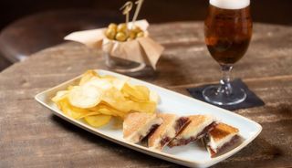 Planchadito trufado de jamón y queso brie