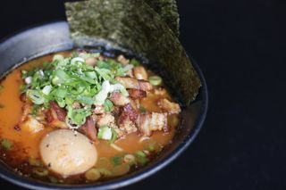 Ramen de Triplo Porco e Miso Picante