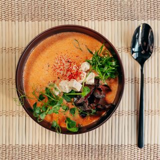 Zupa Tom Yum z tofu