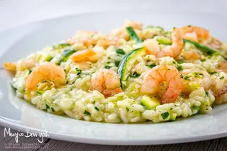 Pasta con gamberi e zucchine