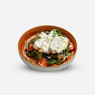 Филе судака с овощами под сливочным соусом 