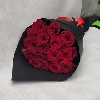 باقة ورد حمراء