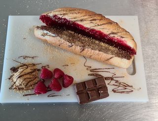 Slatki sendvič sa višnjama