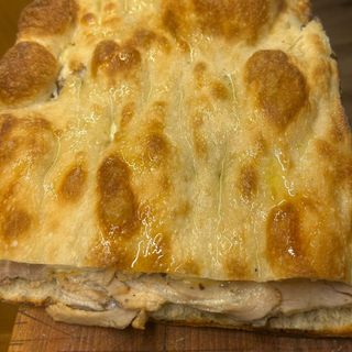 Pizza alla pala ripiena di Porchetta