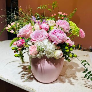 ARANJAMENT FRESH  IN VAS CERAMIC ROZ