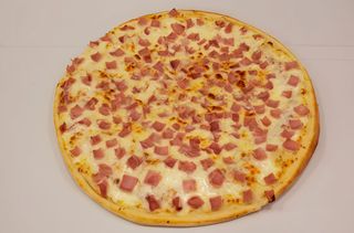 Pizza jamón York