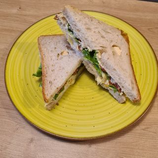 Sandwich Hummus