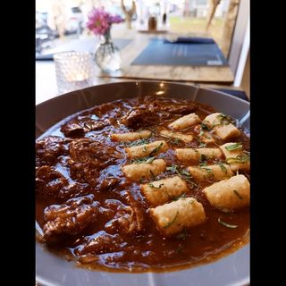 Must try sporo kuhana junetina s njokama od integralnog kus kusa